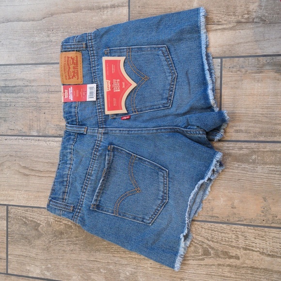 NWT Girls Levi's Distressed Denim Girlfriend Shorty Short - Picture 2 of 8